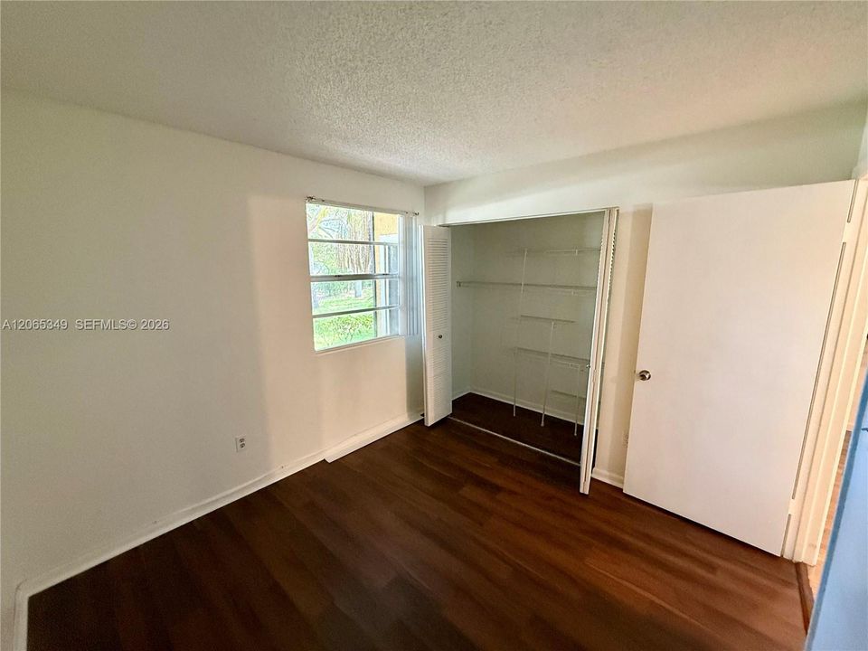 For Rent: $1,950 (2 beds, 1 baths, 903 Square Feet)