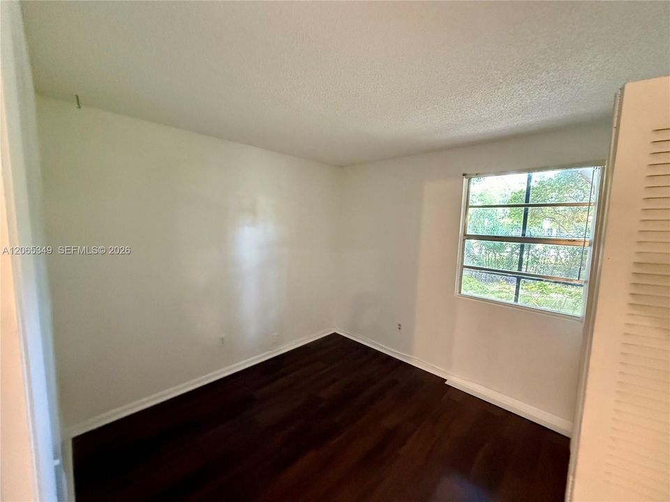 For Rent: $1,950 (2 beds, 1 baths, 903 Square Feet)