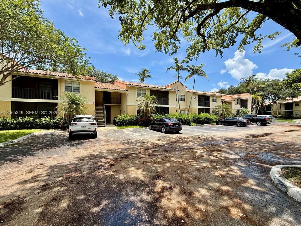 For Rent: $1,950 (2 beds, 1 baths, 903 Square Feet)