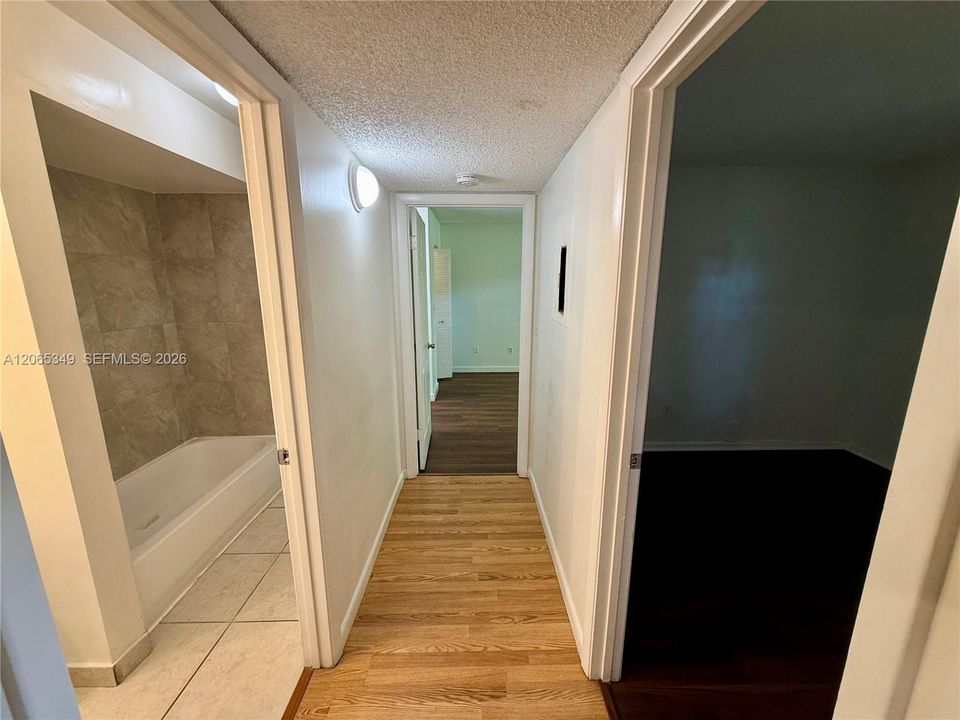 For Rent: $1,950 (2 beds, 1 baths, 903 Square Feet)