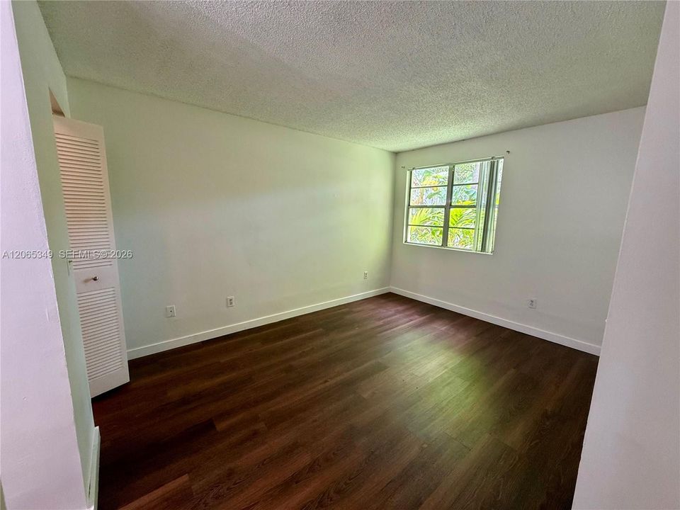 For Rent: $1,950 (2 beds, 1 baths, 903 Square Feet)