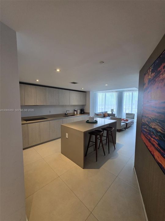 For Rent: $1,050 (1 beds, 1 baths, 869 Square Feet)