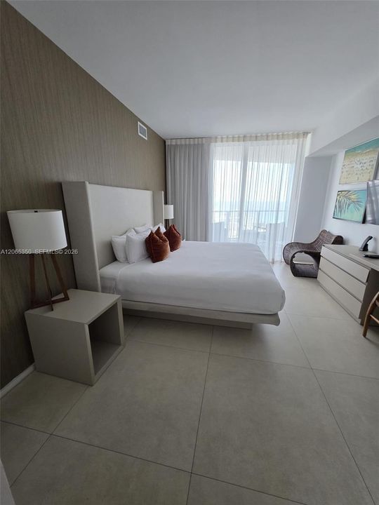 For Rent: $1,050 (1 beds, 1 baths, 869 Square Feet)
