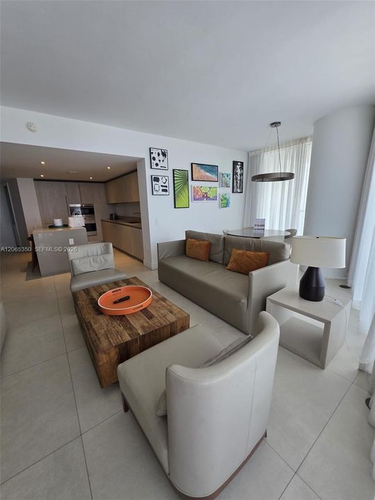 For Rent: $1,050 (1 beds, 1 baths, 869 Square Feet)