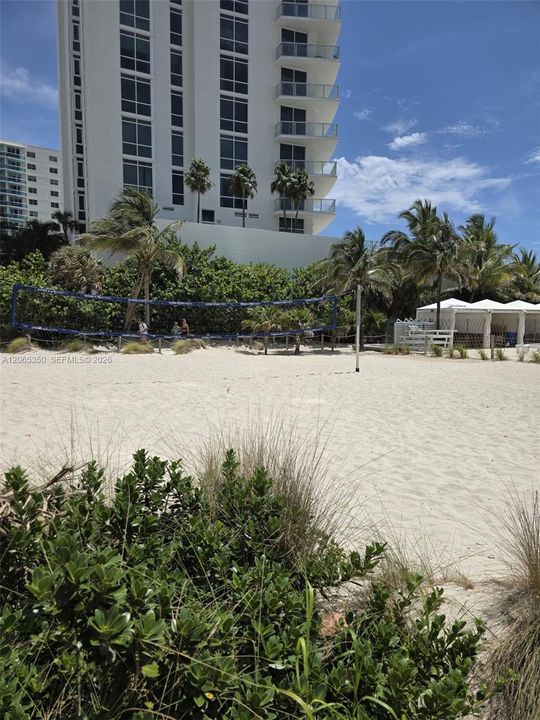 For Rent: $1,050 (1 beds, 1 baths, 869 Square Feet)
