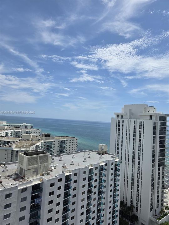 For Rent: $1,050 (1 beds, 1 baths, 869 Square Feet)
