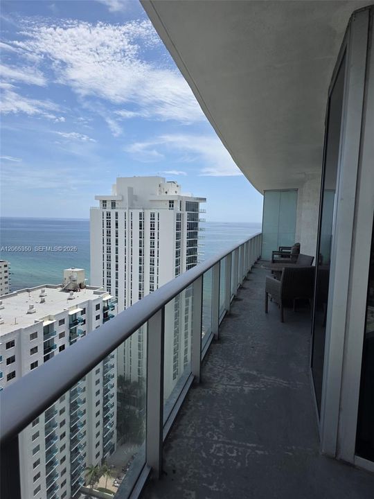For Rent: $1,050 (1 beds, 1 baths, 869 Square Feet)