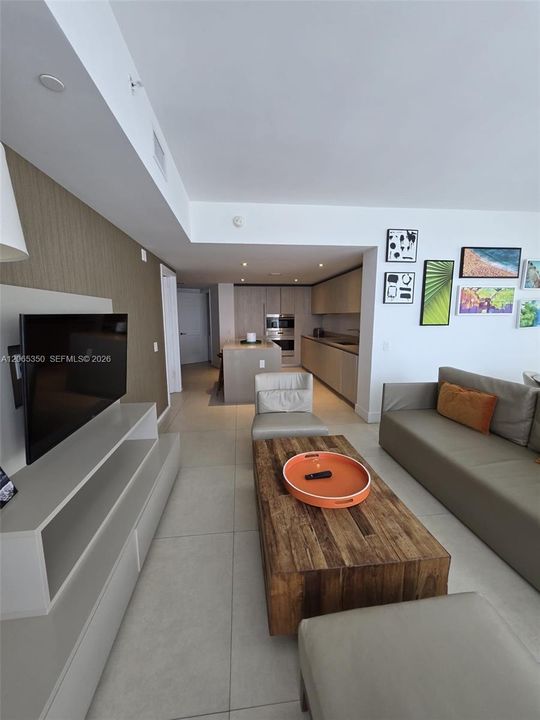 For Rent: $1,050 (1 beds, 1 baths, 869 Square Feet)