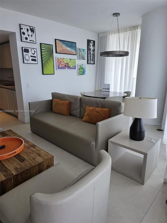For Rent: $1,050 (1 beds, 1 baths, 869 Square Feet)