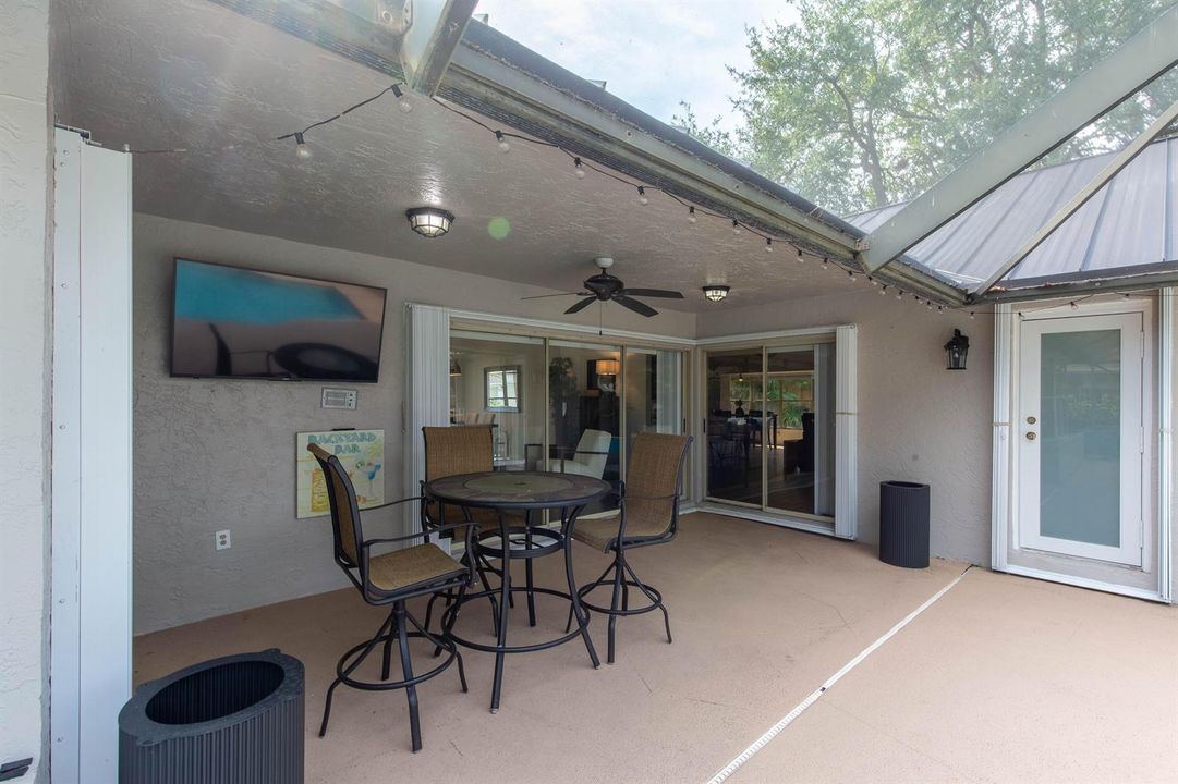 Covered patio great to entertain!
