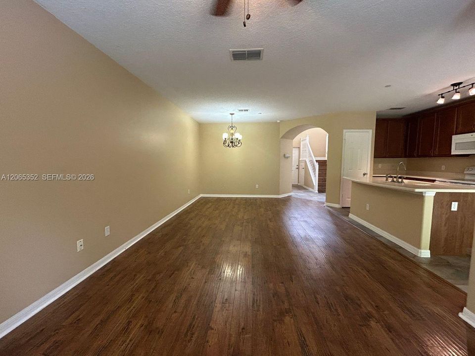 For Rent: $2,050 (2 beds, 2 baths, 1273 Square Feet)
