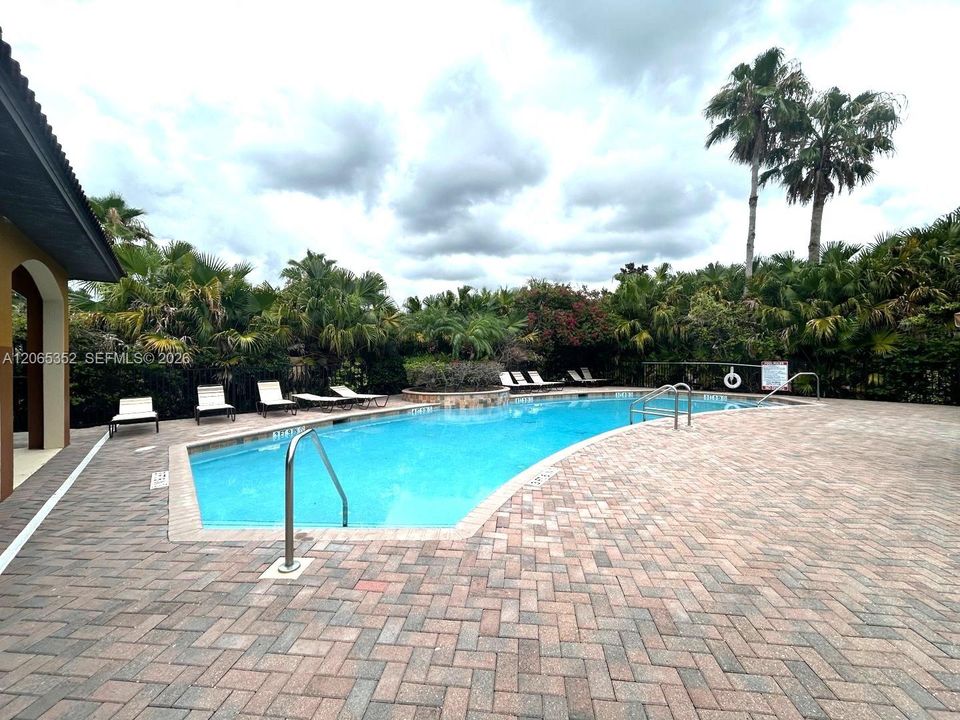 For Rent: $2,050 (2 beds, 2 baths, 1273 Square Feet)