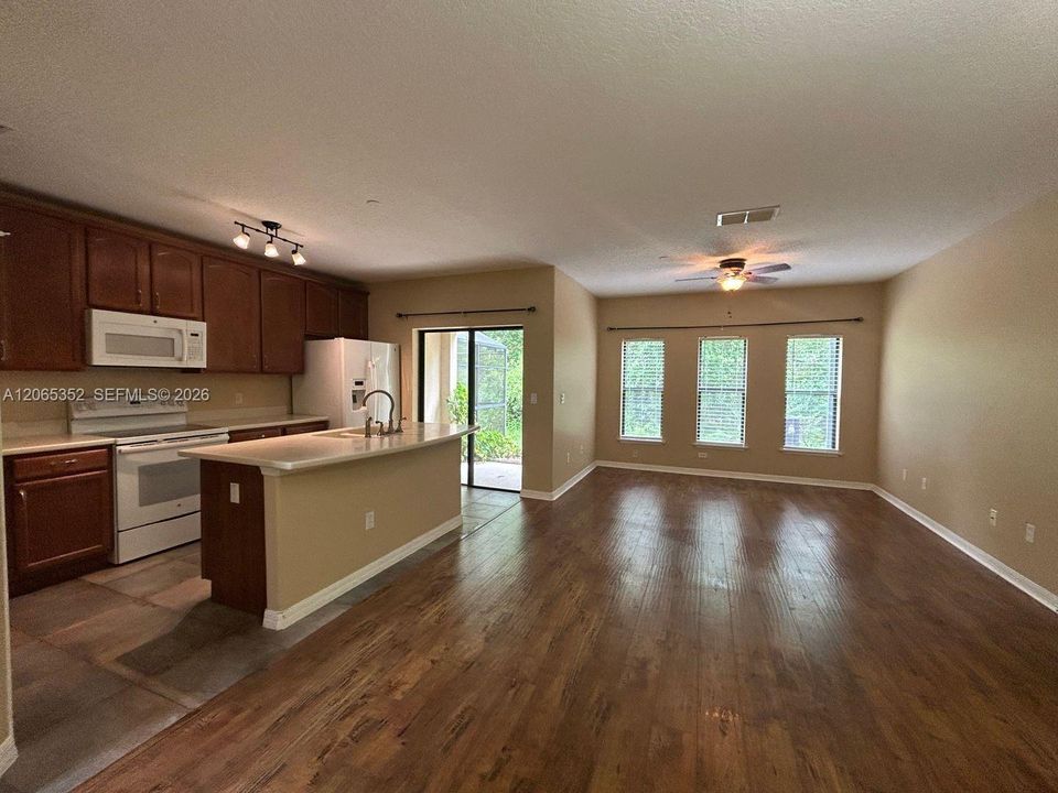 For Rent: $2,050 (2 beds, 2 baths, 1273 Square Feet)