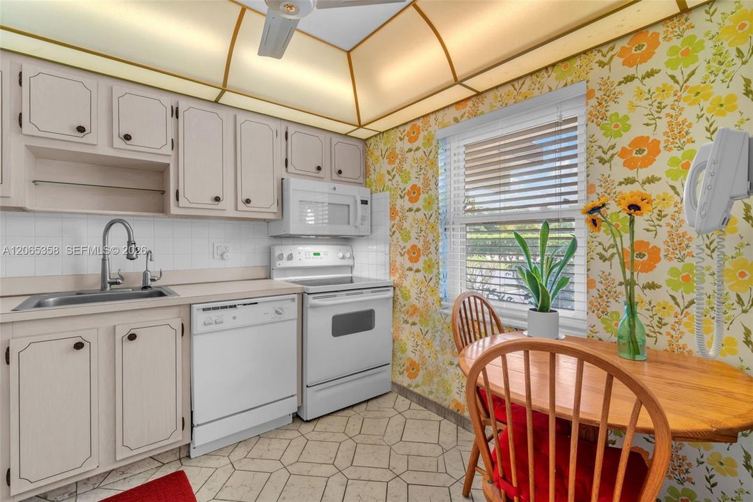 For Sale: $90,000 (2 beds, 2 baths, 990 Square Feet)