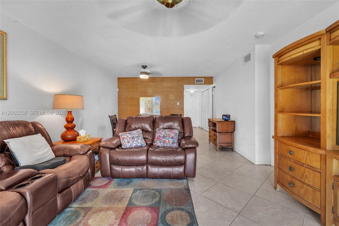 For Sale: $90,000 (2 beds, 2 baths, 990 Square Feet)