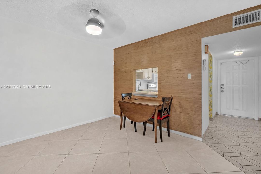 For Sale: $90,000 (2 beds, 2 baths, 990 Square Feet)