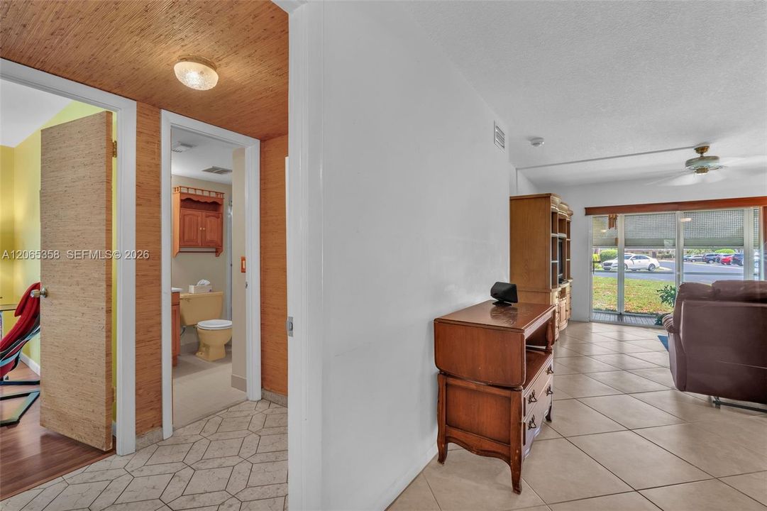 For Sale: $90,000 (2 beds, 2 baths, 990 Square Feet)