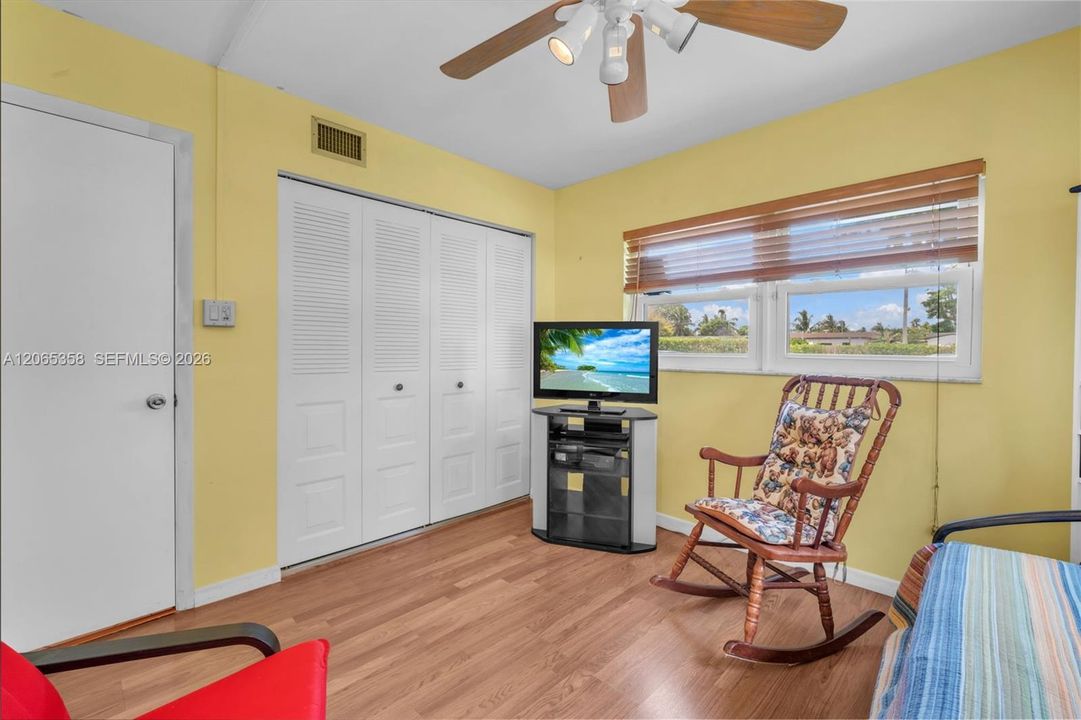 For Sale: $90,000 (2 beds, 2 baths, 990 Square Feet)