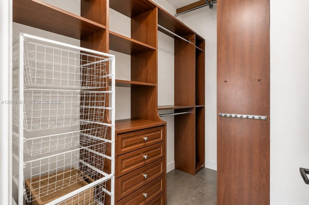 En Venta: $430,000 (1 camas, 1 baños, 843 Pies cuadrados)