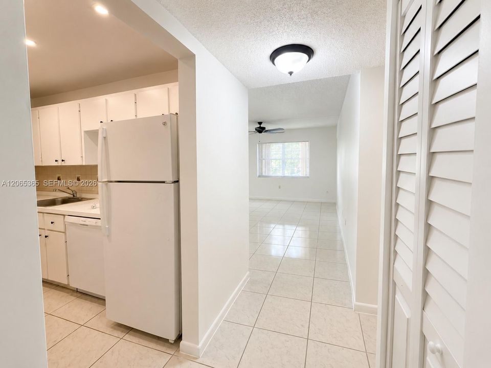 For Rent: $1,850 (2 beds, 2 baths, 950 Square Feet)
