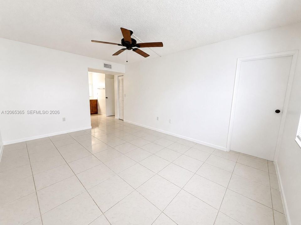 For Rent: $1,850 (2 beds, 2 baths, 950 Square Feet)