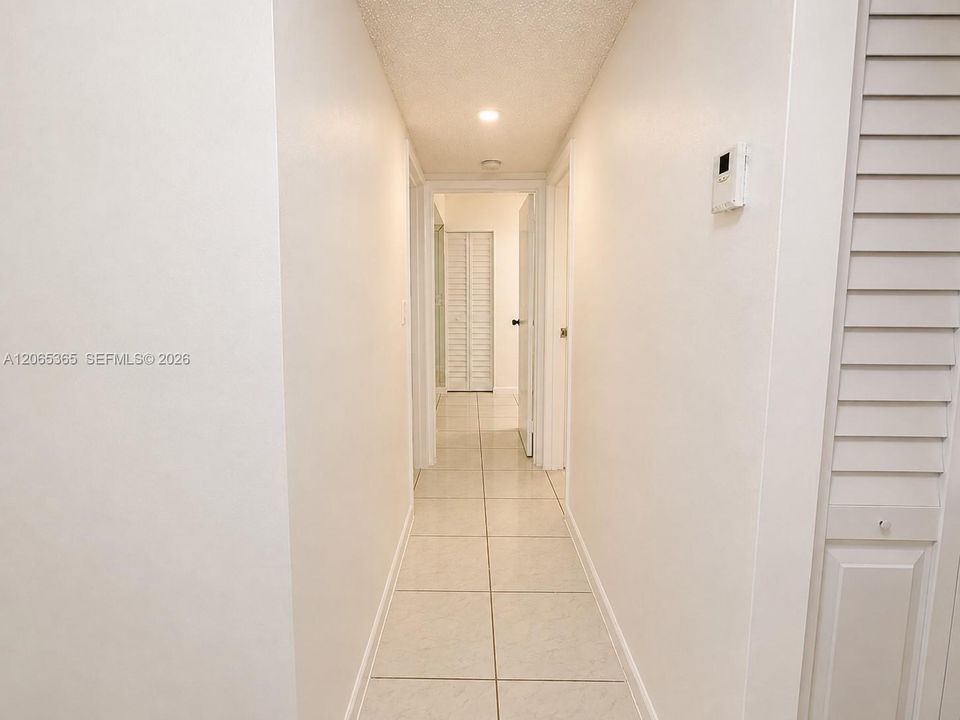 For Rent: $1,850 (2 beds, 2 baths, 950 Square Feet)