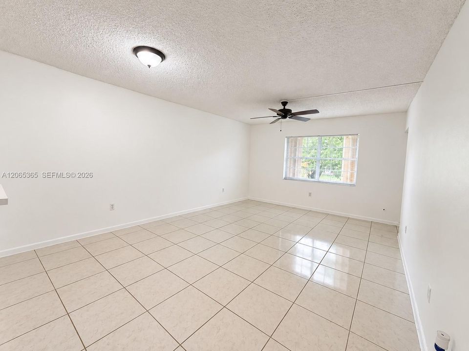 For Rent: $1,850 (2 beds, 2 baths, 950 Square Feet)