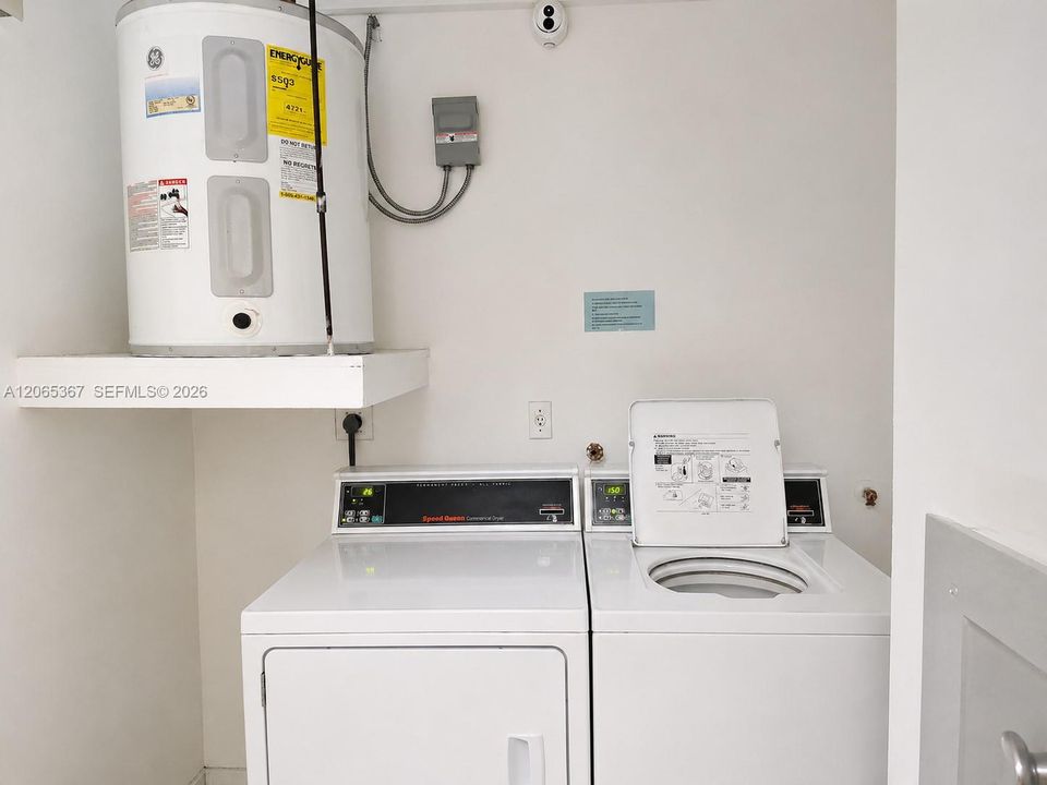 For Sale: $189,500 (1 beds, 1 baths, 710 Square Feet)