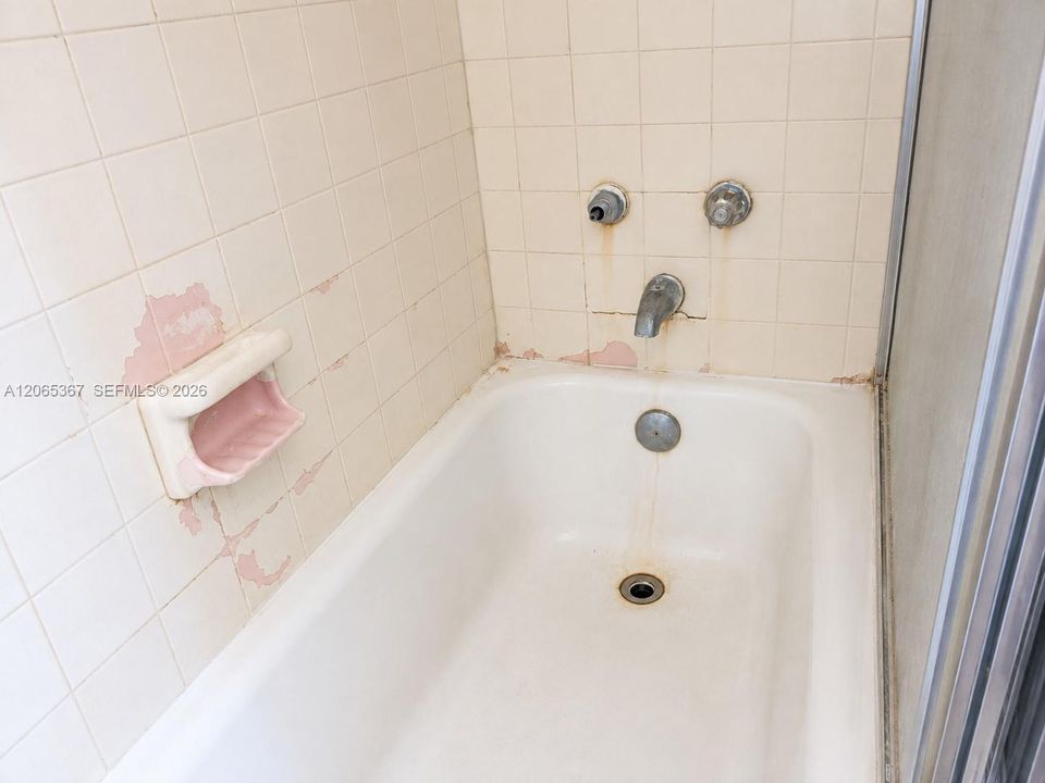 For Sale: $189,500 (1 beds, 1 baths, 710 Square Feet)