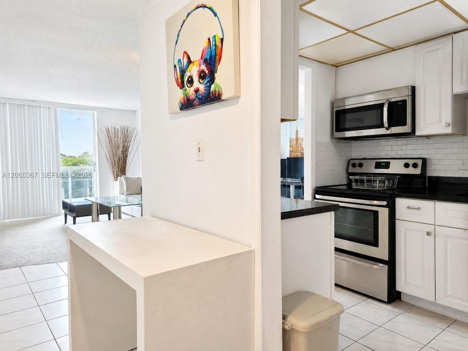 For Sale: $189,500 (1 beds, 1 baths, 710 Square Feet)