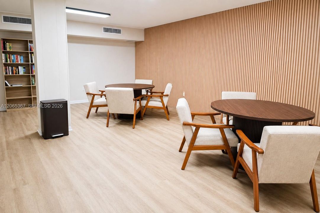 For Sale: $189,500 (1 beds, 1 baths, 710 Square Feet)