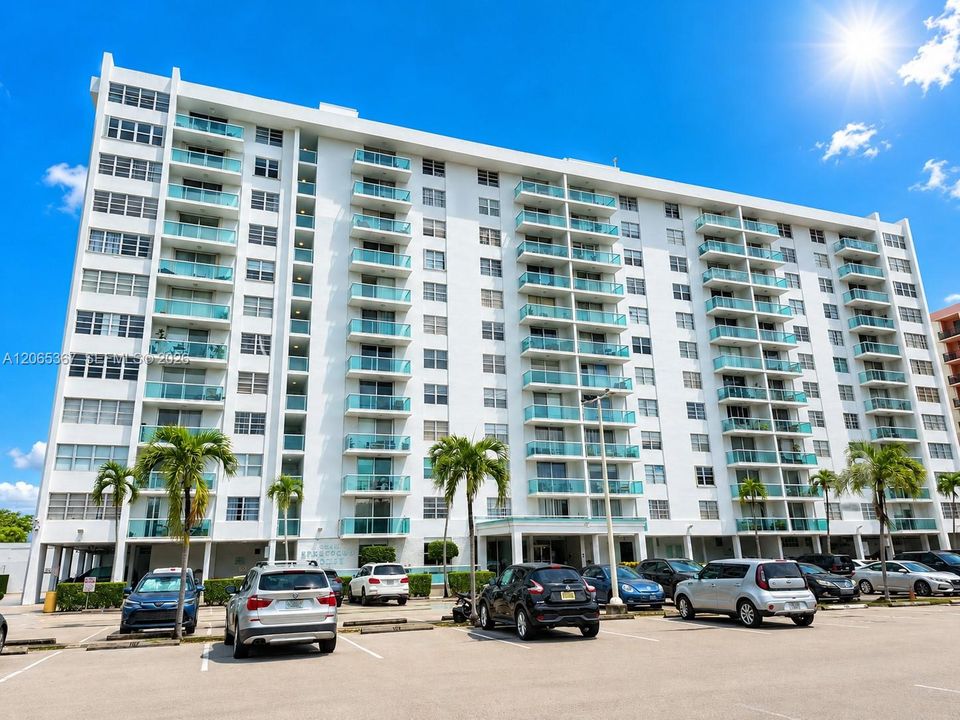 For Sale: $189,500 (1 beds, 1 baths, 710 Square Feet)