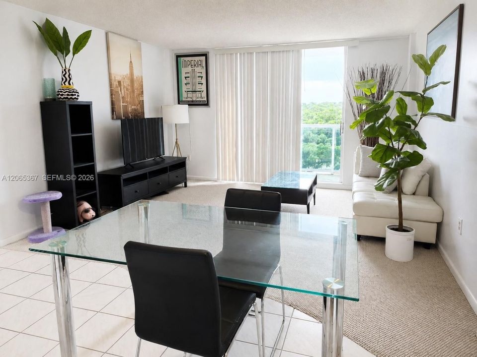 For Sale: $189,500 (1 beds, 1 baths, 710 Square Feet)