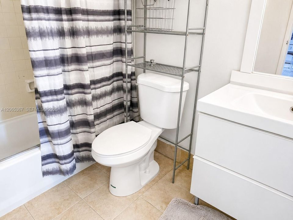 For Sale: $189,500 (1 beds, 1 baths, 710 Square Feet)