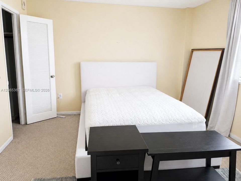 For Sale: $189,500 (1 beds, 1 baths, 710 Square Feet)