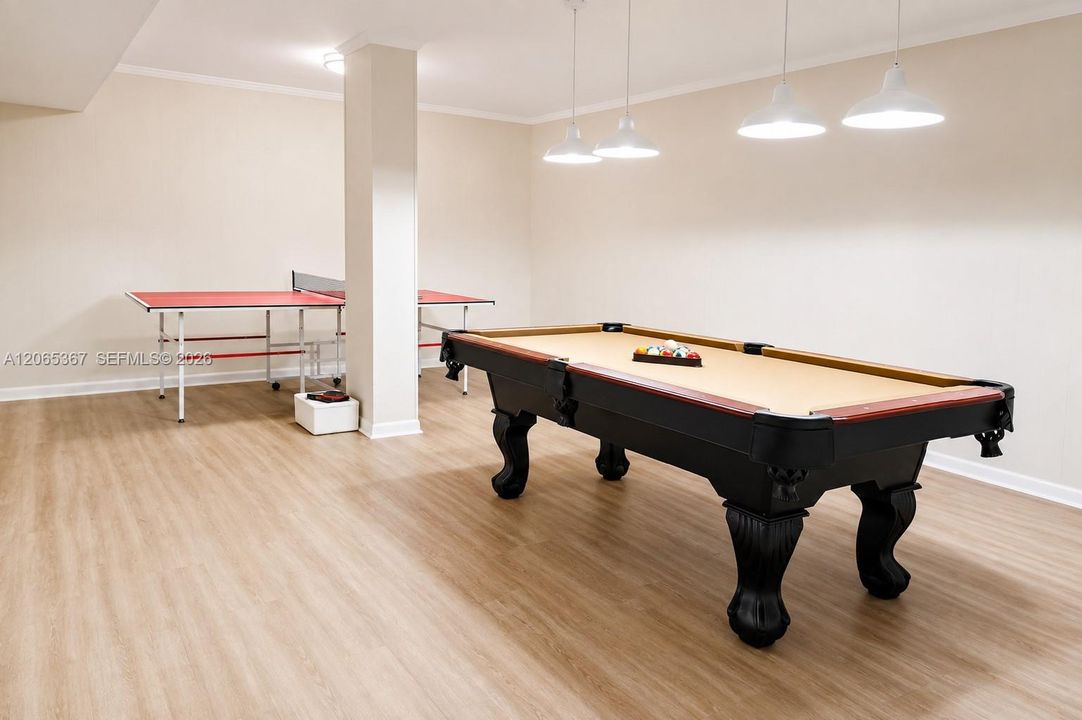 For Sale: $189,500 (1 beds, 1 baths, 710 Square Feet)