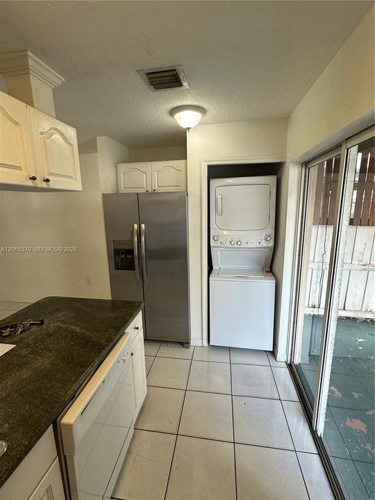 В аренду: $2,350 (2 спален, 1 ванн, 805 Квадратных фут)