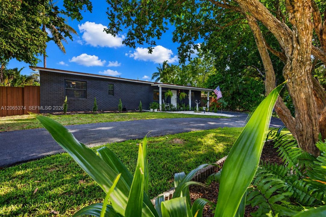 For Rent: $4,800 (3 beds, 2 baths, 1358 Square Feet)