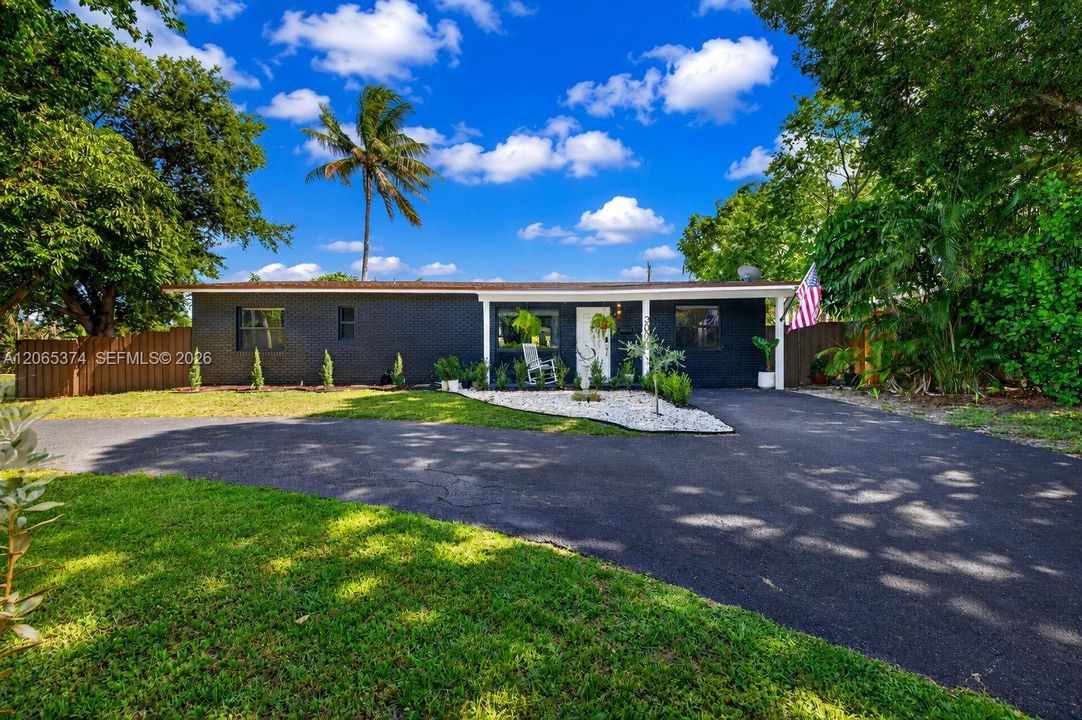 For Rent: $4,800 (3 beds, 2 baths, 1358 Square Feet)