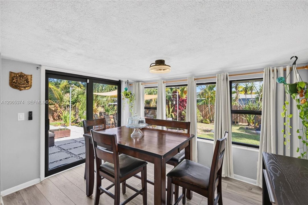 For Rent: $4,800 (3 beds, 2 baths, 1358 Square Feet)