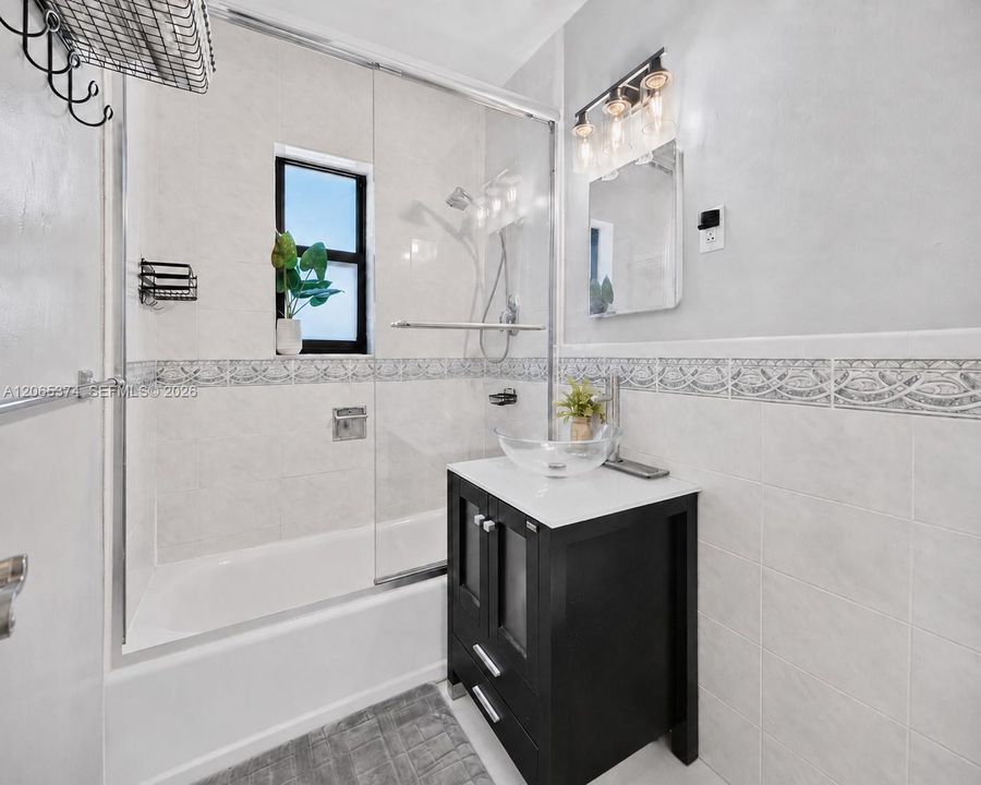 For Rent: $4,800 (3 beds, 2 baths, 1358 Square Feet)