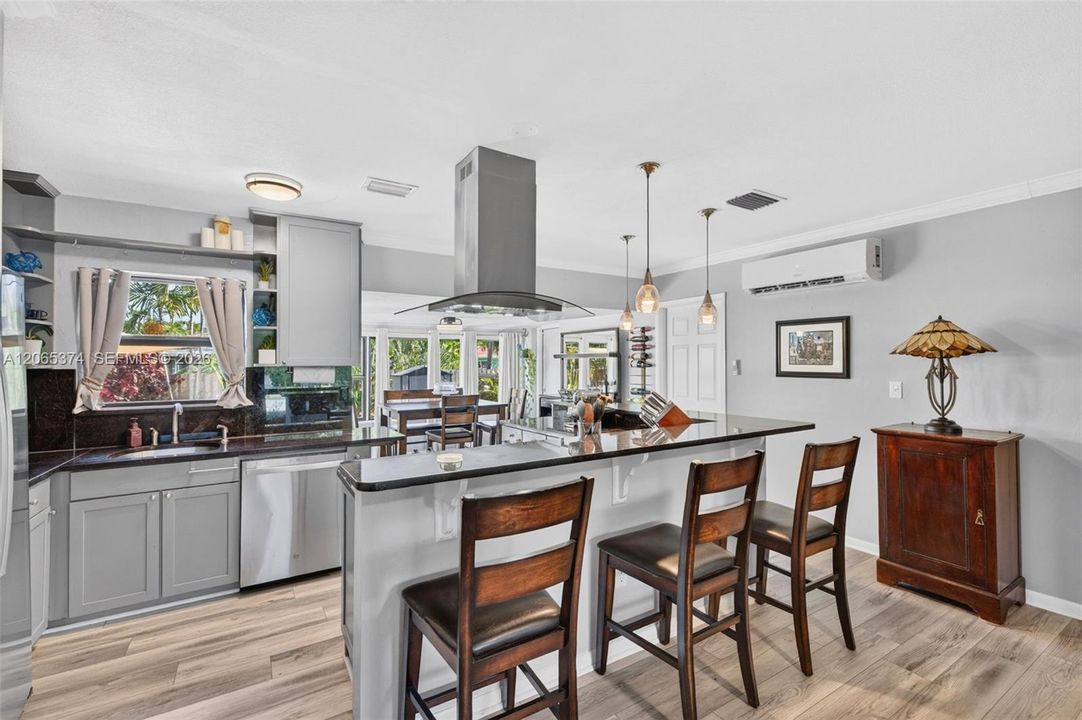 For Rent: $4,800 (3 beds, 2 baths, 1358 Square Feet)