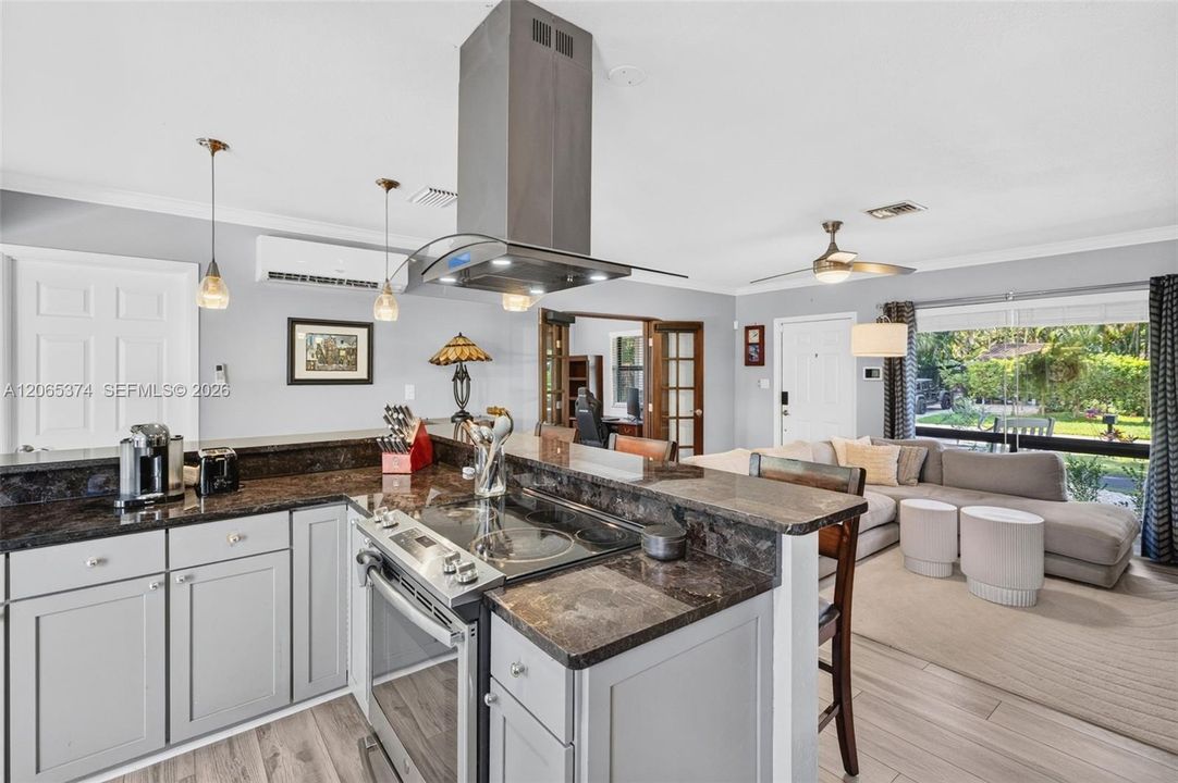 For Rent: $4,800 (3 beds, 2 baths, 1358 Square Feet)