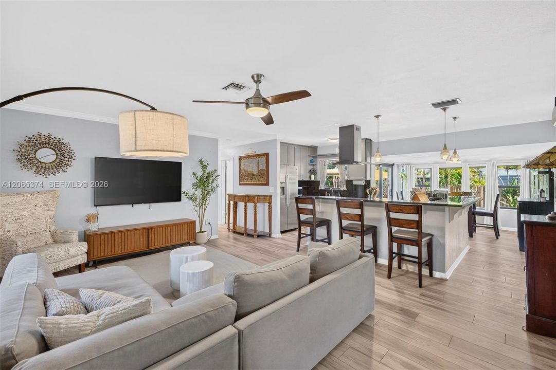 For Rent: $4,800 (3 beds, 2 baths, 1358 Square Feet)