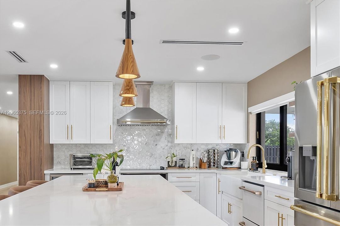 For Sale: $1,800,000 (4 beds, 2 baths, 1948 Square Feet)