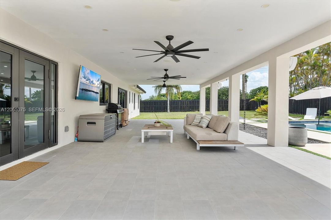 For Sale: $1,800,000 (4 beds, 2 baths, 1948 Square Feet)