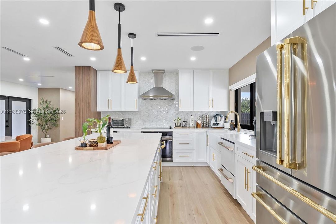 For Sale: $1,800,000 (4 beds, 2 baths, 1948 Square Feet)
