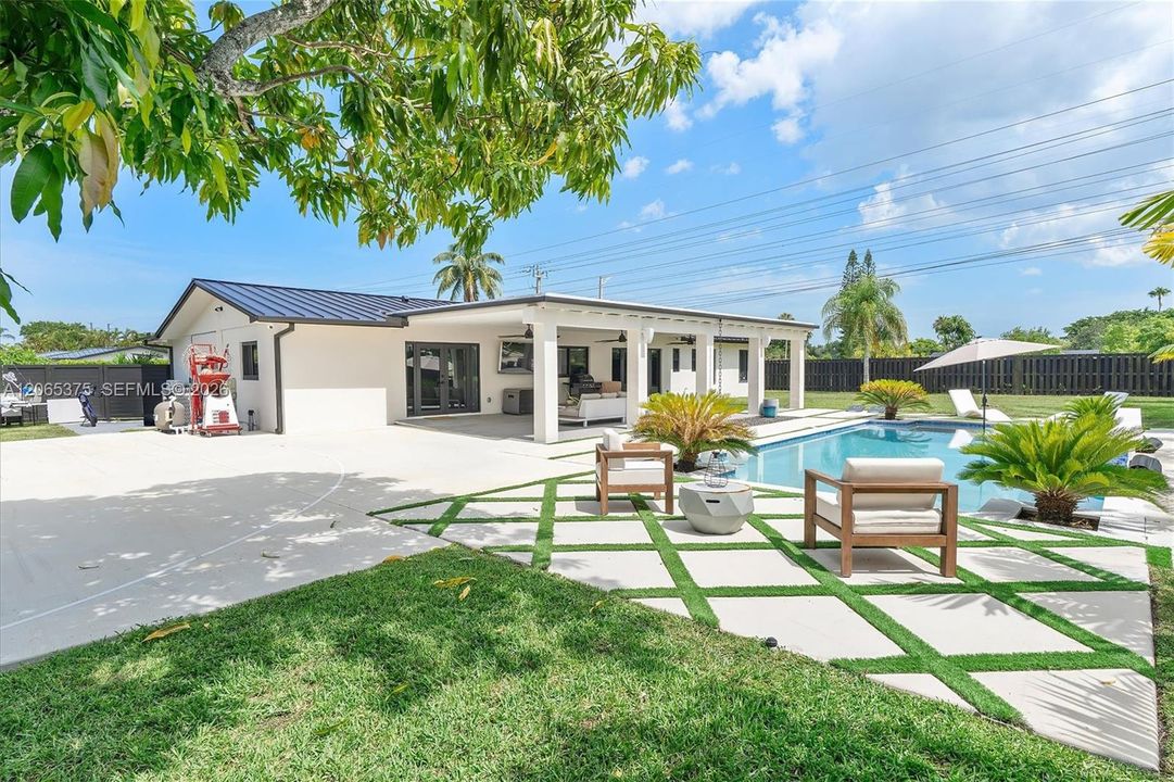 For Sale: $1,800,000 (4 beds, 2 baths, 1948 Square Feet)