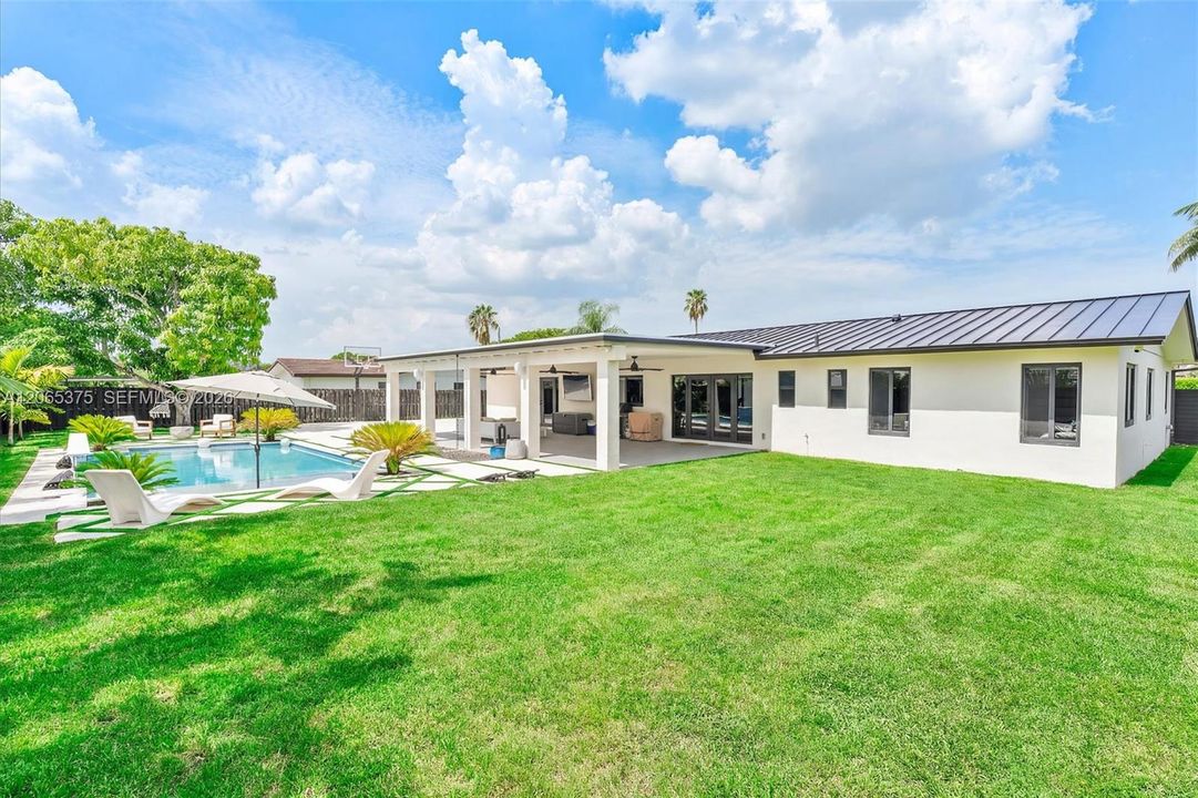 For Sale: $1,800,000 (4 beds, 2 baths, 1948 Square Feet)
