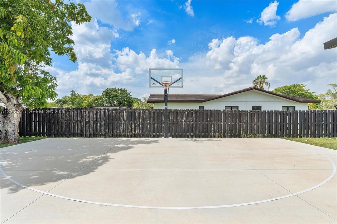 For Sale: $1,800,000 (4 beds, 2 baths, 1948 Square Feet)